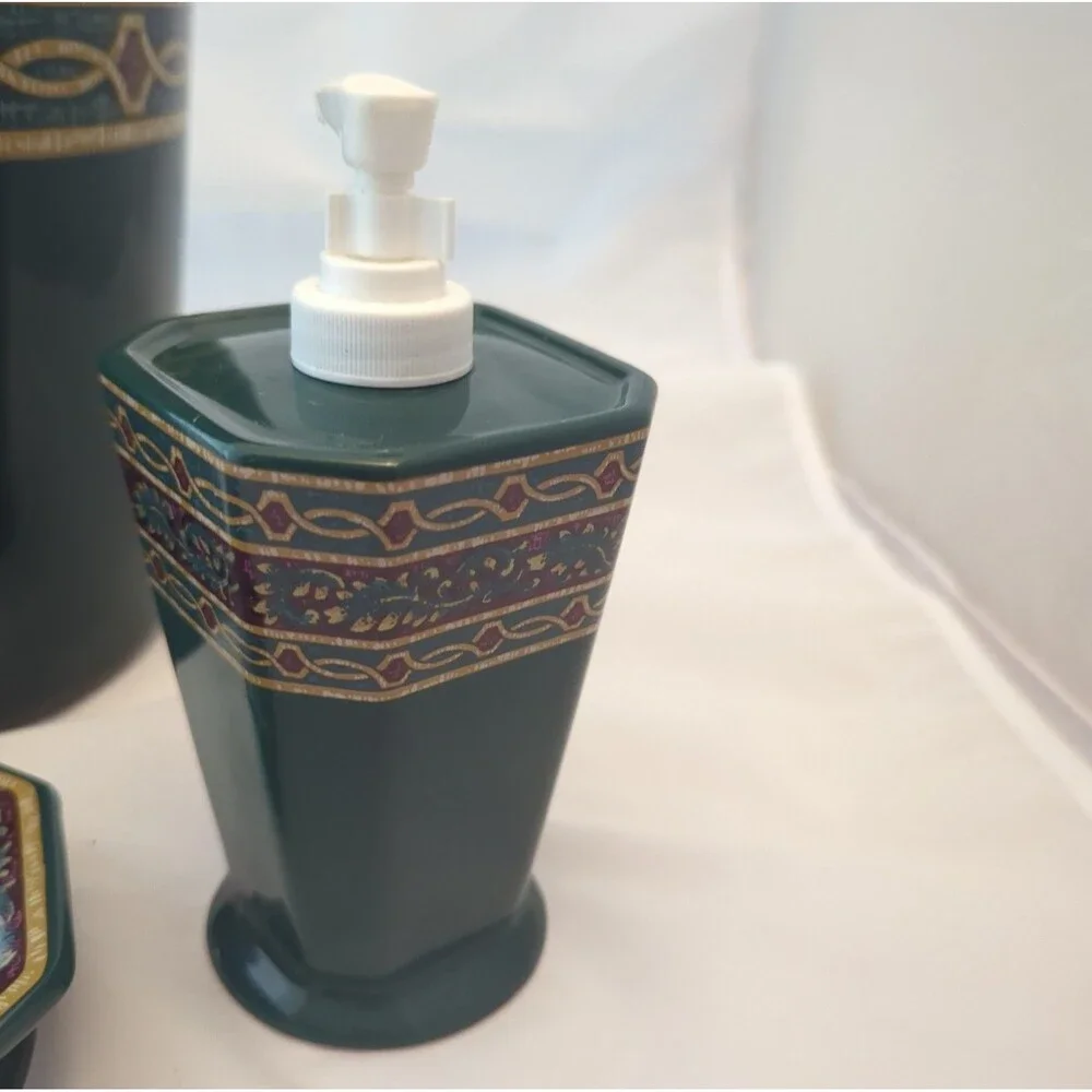 Vintage Acanthus Bathroom Accessories